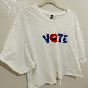 Relaxed crop top with a front knot